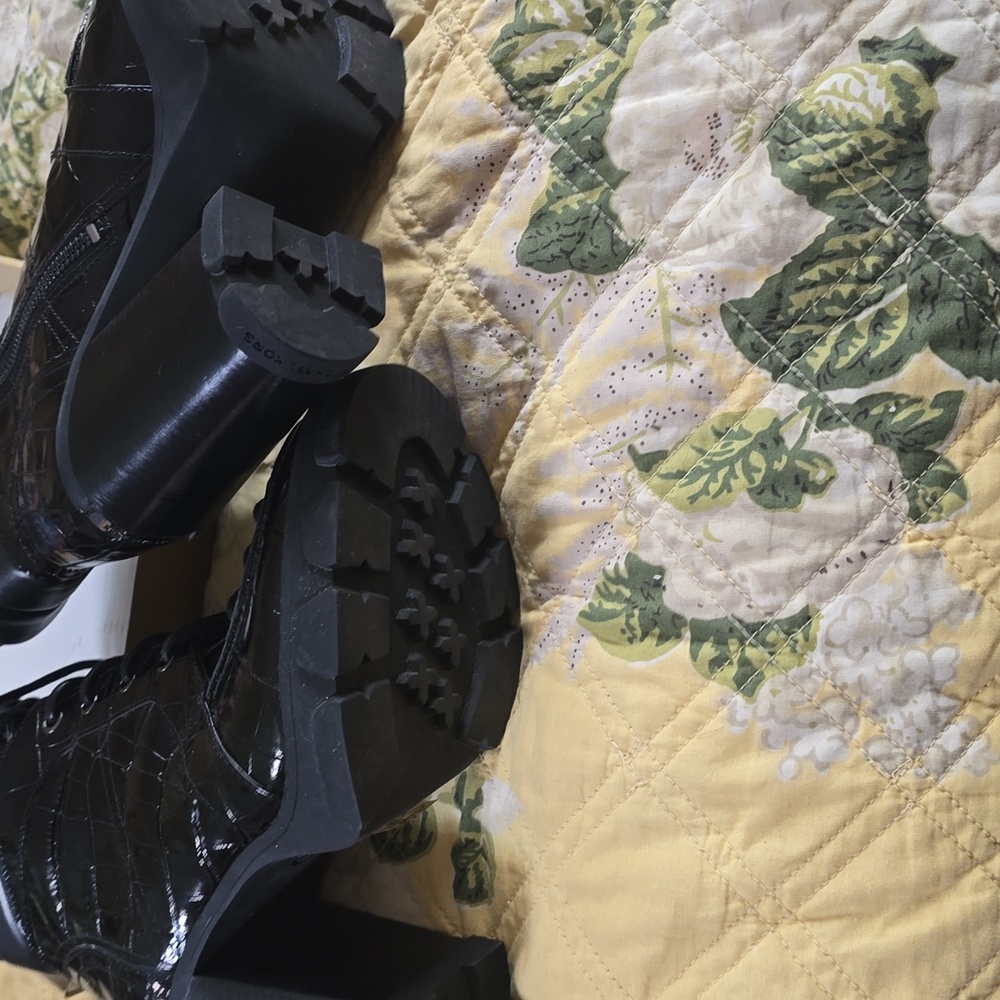New Imbosed    Michael Kors Boots - Picture 3 of 6